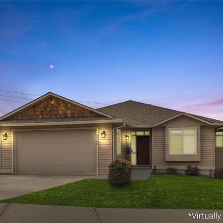 Peaceful And Spacious Lake View West Kelowna Extérieur photo