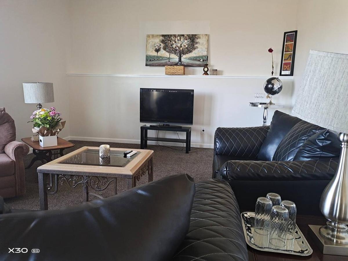 Peaceful And Spacious Lake View West Kelowna Extérieur photo