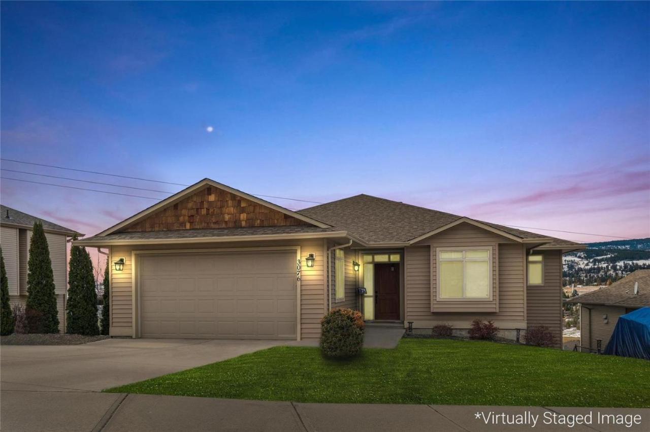 Peaceful And Spacious Lake View West Kelowna Extérieur photo