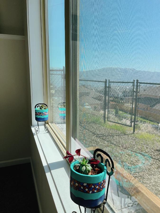 Peaceful And Spacious Lake View West Kelowna Extérieur photo