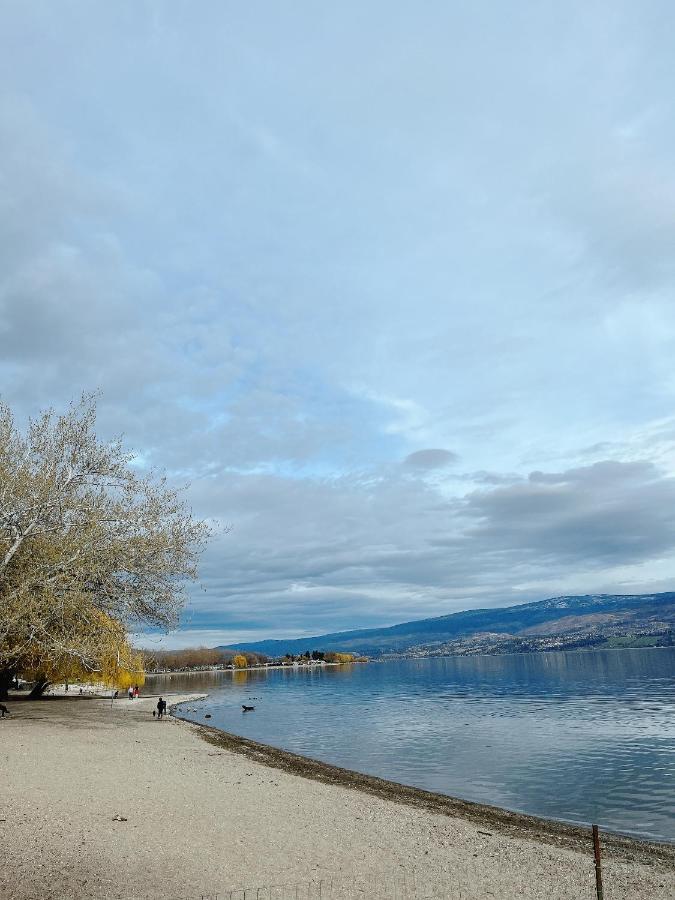Peaceful And Spacious Lake View West Kelowna Extérieur photo